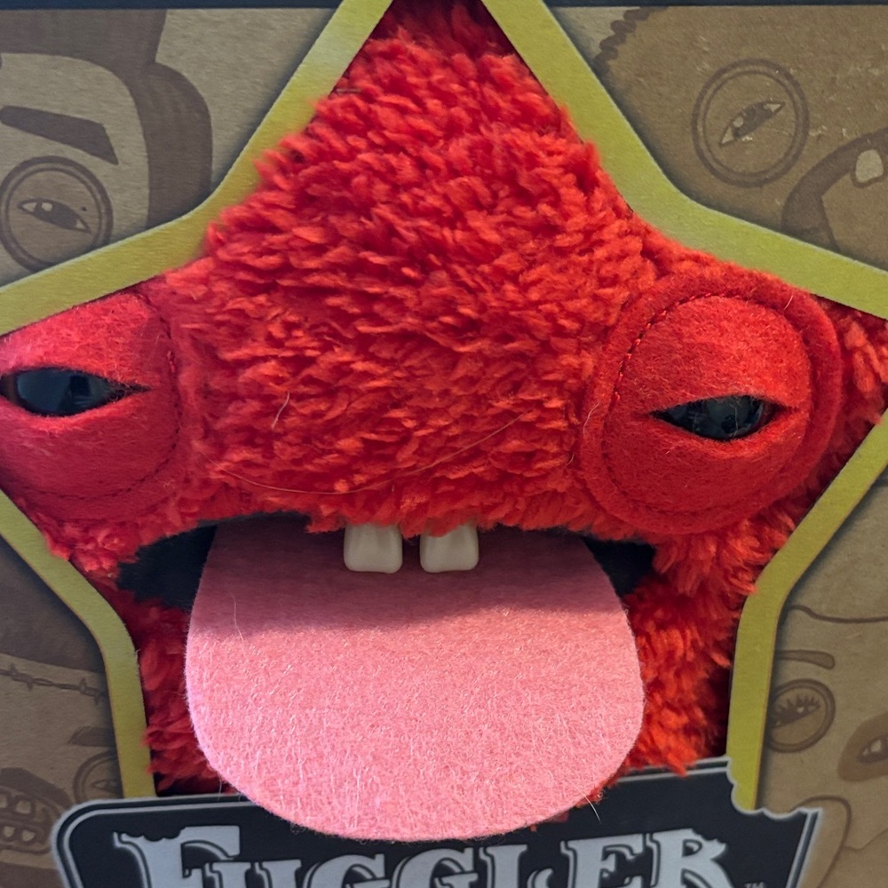ZURU Fuggler Fuggstars Red Plush in Box NEW FUGGLER - Picture 3 of 3